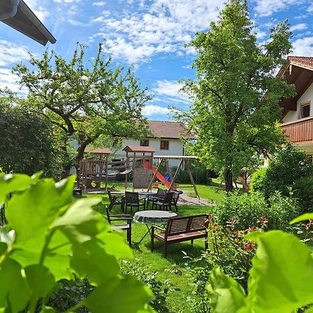 Gaeste- Und Apartmenthaus Wiesholler Chieming Kültér fotó